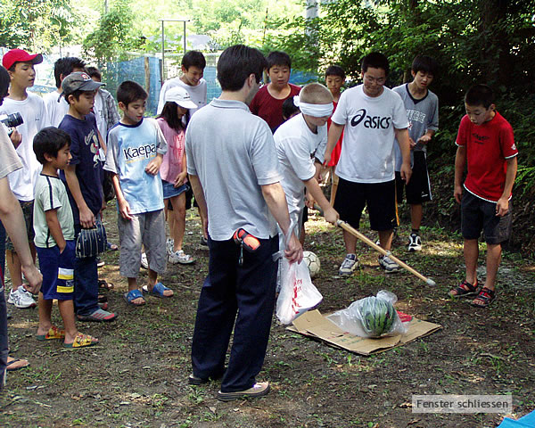 suikawari  „Schlag die Wassermelone“